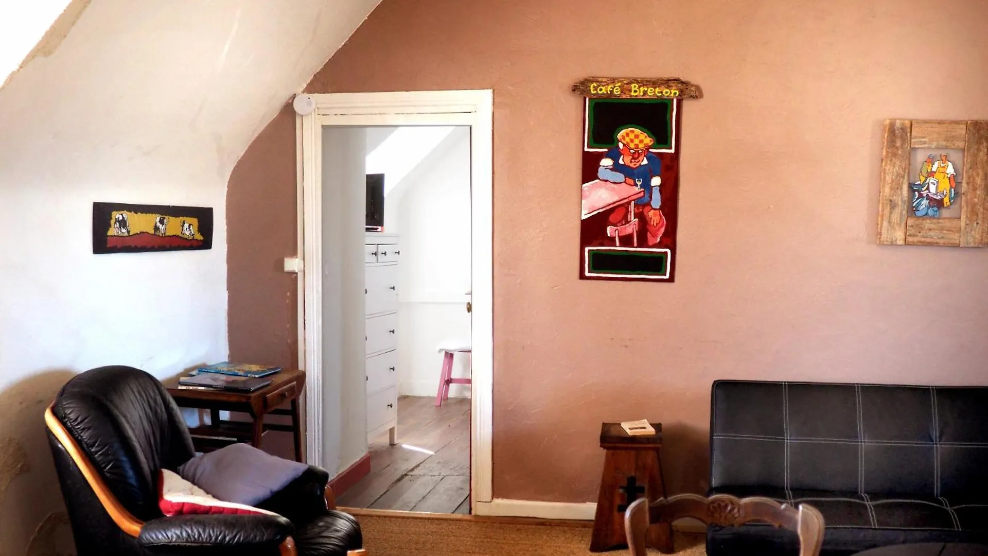 Les Gites Du Couvent Alternatif Camlez Guest house